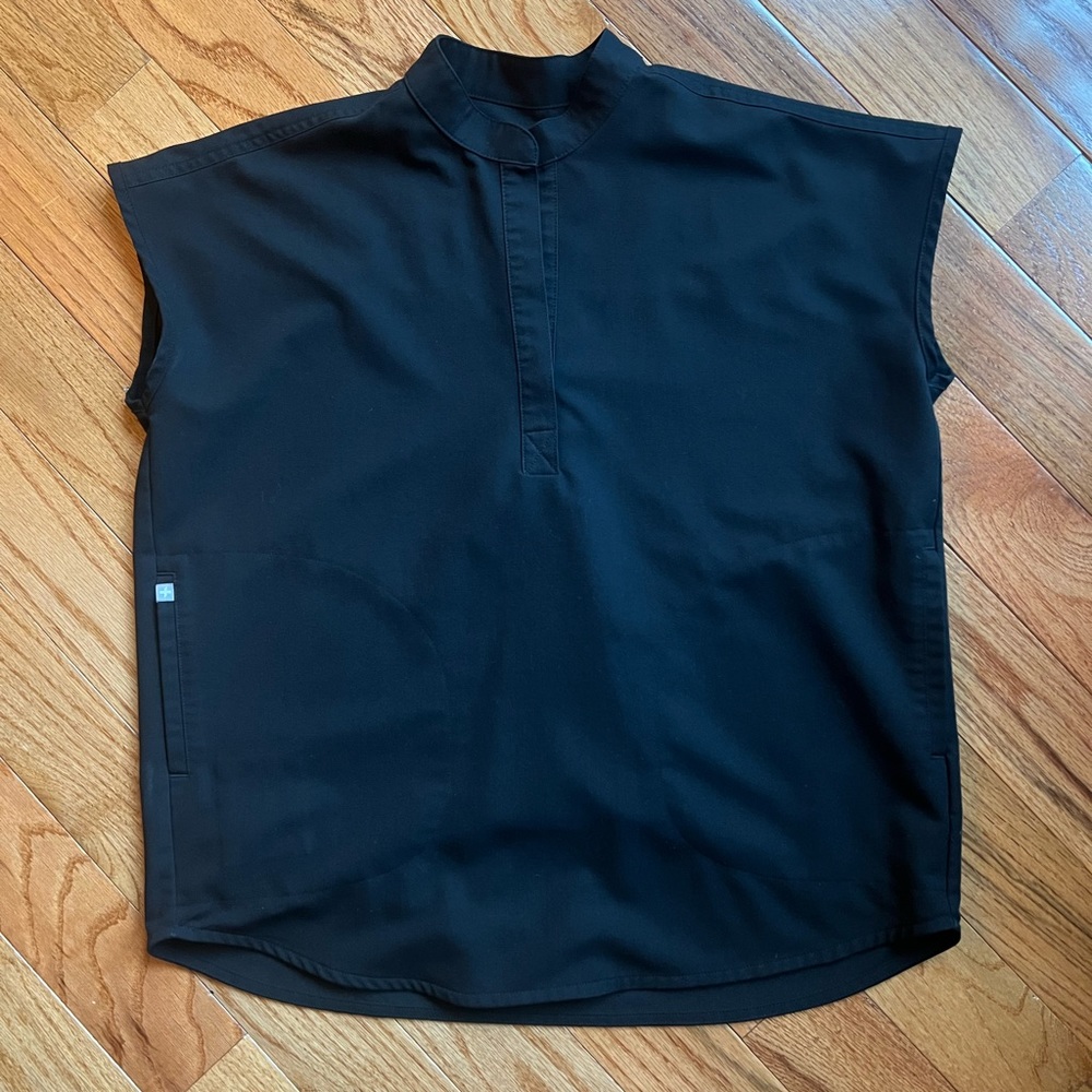 FIGs Black Rafaela Women’s oversized scrub top XS